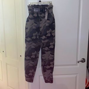 cargo material , scrunch waist , built in belt